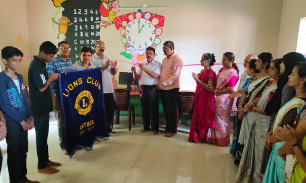 ಲಯನ್ಸ್ ಕ್ಲಬ್ ಅಮ್ಟೂರು ವತಿಯಿಂದ ವೀರಕಂಭ ಮಜಿ ಶಾಲೆಗೆ ಕಂಪ್ಯೂಟರ್ ಮೇಜುಗಳ ಹಸ್ತಾಂತರ