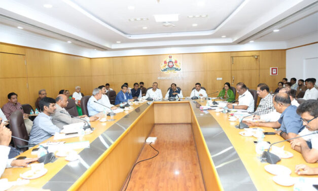 ಆರೋಗ್ಯ ಇಲಾಖೆ‌ ಮತ್ತು ಅಗ್ನಿಶಾಮಕ ಇಲಾಖೆಯ ಅಧಿಕಾರಿಗಳೊಂದಿಗೆ ವಿಧಾನಸೌಧದಲ್ಲಿ ಸಭೆ