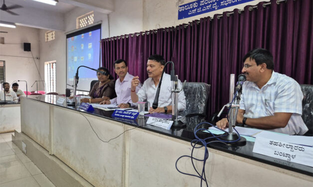 ಧಾರ್ಮಿಕ ಆಚರಣೆಗೆ ಮೈಕ್ ನಿಯಂತ್ರಣ- ಪೊಲೀಸರ ನಡೆಯನ್ನು ಖಂಡಿಸಿ ಮೈಕ್ ಬಳಸದೇ ಕೆಡಿಪಿ ಸಭೆ ನಡೆಸಿದ ಶಾಸಕ ರಾಜೇಶ್ ನಾಯ್ಕ್