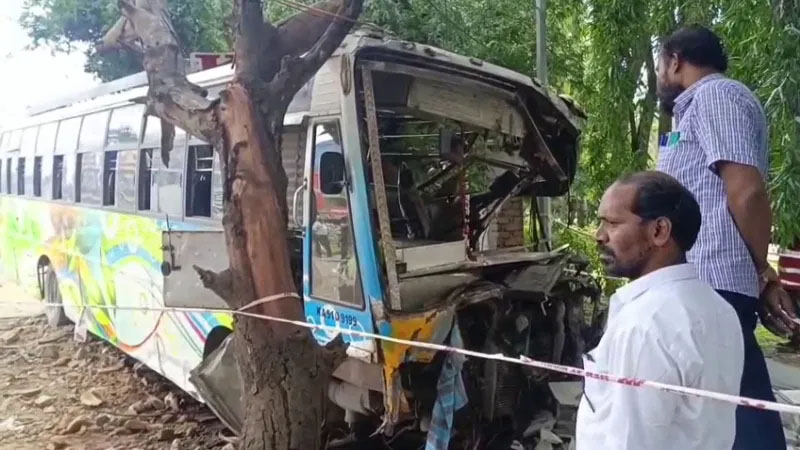 ಖಾಸಗಿ ಬಸ್ ಟೈರ್ ಬ್ಲಾಸ್ಟ್  10 ಮಂದಿಗೆ ಗಂಭೀರ ಗಾಯ