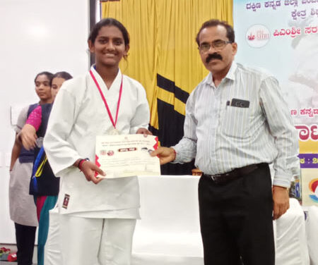 ಜಿಲ್ಲಾ ಮಟ್ಟದ ಕರಾಟೆ ಸ್ಪರ್ಧೆಯಲ್ಲಿ ಸಾನ್ವಿ.ಕೆ. ಅವರಿಗೆ ಚಿನ್ನದ ಪದಕ