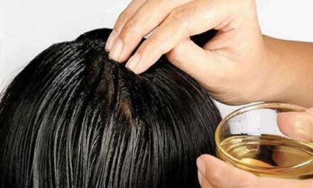 ತಲೆಗೂದಲಿಗೆ ಎಣ್ಣೆ ಹಚ್ಚದಿದ್ದಕ್ಕೆ ವಿದ್ಯಾರ್ಥಿನಿಯ ಕೂದಲು ಕಟ್ – ಶಿಕ್ಷಕಿ ವಜಾ