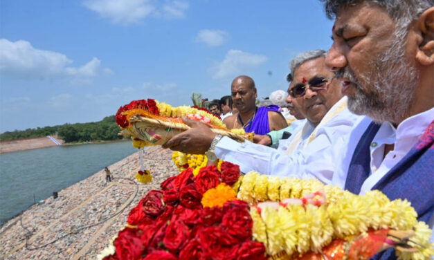 ಆಲಮಟ್ಟಿ ಜಲಾಶಯಕ್ಕೆ ಮುಖ್ಯಮಂತ್ರಿಗಳಿಂದ ಬಾಗಿನ ಅರ್ಪಣೆ