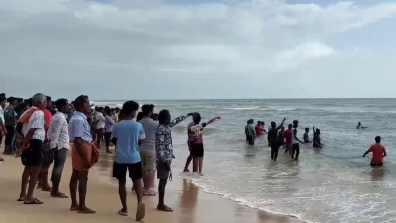 ಕುಂದಾಪುರ | ಪ್ರವಾಸಕ್ಕೆ ಬಂದಿದ್ದ ಬೆಂಗ್ಳೂರಿನ ಮೂವರು ಯುವಕರು ಸಮುದ್ರ ಪಾಲು