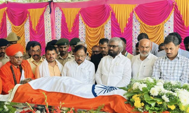 ಸರ್ಕಾರದ ಸಕಲ ಗೌರವಗಳೊಂದಿಗೆ ನಡೆದ ಸಾಲುಮರದ ತಿಮ್ಮಕ್ಕ ಅವರ ಅಂತ್ಯಕ್ರಿಯೆ