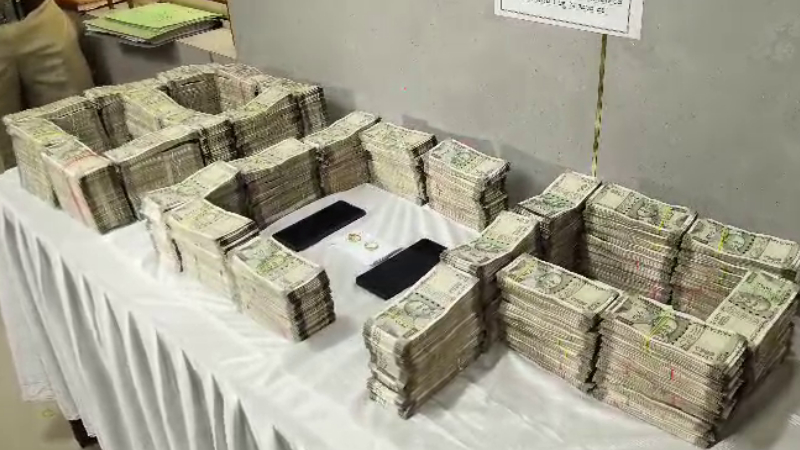 7.11 ಕೋಟಿ ದರೋಡೆ ಕೇಸ್‌ – ಗರ್ಭಿಣಿ ಹೆಂಡತಿಯರ ಆರೋಗ್ಯ ವಿಚಾರಿಸಲು ಹೋಗಿ ಸಿಕ್ಕಿಬಿದ್ದ ಇಬ್ಬರು ಆರೋಪಿಗಳು