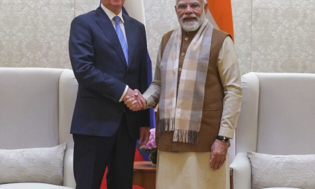 ರಷ್ಯಾ ಅಧ್ಯಕ್ಷರ ಅನುಯಾಯಿಗಳಿಂದ ಪ್ರಧಾನಮಂತ್ರಿ ಶ್ರೀ ನರೇಂದ್ರ ಮೋದಿ ಅವರ ಭೇಟಿ