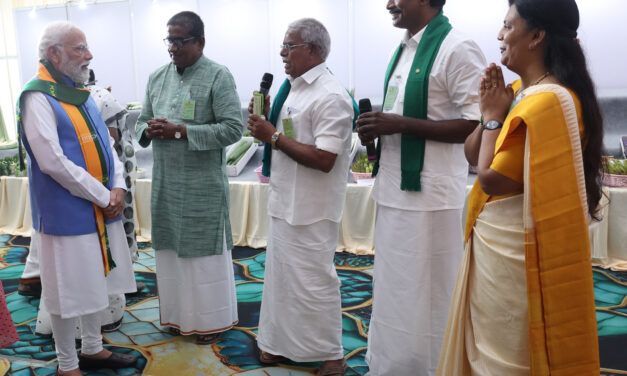 ತಮಿಳುನಾಡಿನ ಕೊಯಮತ್ತೂರಿನಲ್ಲಿ ನಡೆದ ದಕ್ಷಿಣ ಭಾರತ ನೈಸರ್ಗಿಕ ಕೃಷಿ ಶೃಂಗಸಭೆ 2025ರಲ್ಲಿ ರೈತರೊಂದಿಗೆ ಸಂವಾದ ನಡೆಸಿದ ಪ್ರಧಾನಮಂತ್ರಿ ಶ್ರೀ ನರೇಂದ್ರ ಮೋದಿ