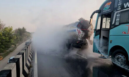 ಹೈದರಾಬಾದ್‌-ಬೆಂಗಳೂರು ಹೆದ್ದಾರಿಯಲ್ಲಿ ಆ್ಯಸಿಡ್‌ ಟ್ಯಾಂಕರ್‌ಗೆ ಸ್ಲೀಪರ್‌ ಬಸ್‌ ಡಿಕ್ಕಿ