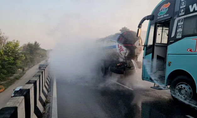 ಹೈದರಾಬಾದ್‌-ಬೆಂಗಳೂರು ಹೆದ್ದಾರಿಯಲ್ಲಿ ಆ್ಯಸಿಡ್‌ ಟ್ಯಾಂಕರ್‌ಗೆ ಸ್ಲೀಪರ್‌ ಬಸ್‌ ಡಿಕ್ಕಿ