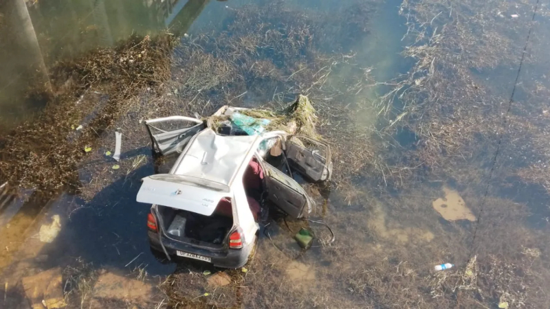 ಉತ್ತರಪ್ರದೇಶ : ಕಾಲುವೆಗೆ ಬಿದ್ದ ಕಾರು – ಐವರು ಸಾವು, ಇಬ್ಬರು ಗಂಭೀರ