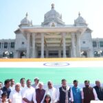 ಜಗತ್ತಿನ ಎರಡನೇ ಅತಿ ದೊಡ್ಡ ಖಾದಿ ತ್ರಿವರ್ಣ ಧ್ವಜವನ್ನು ಅನಾವರಣಗೊಳಿಸಿದ – ಸಿ.ಎಂ.