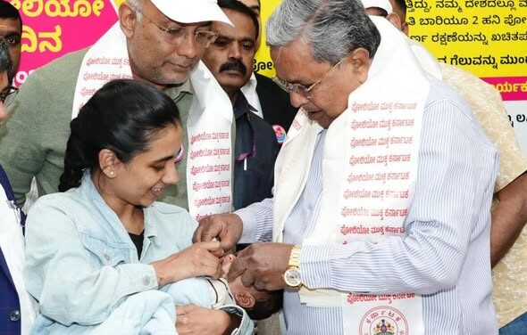 “ರಾಷ್ಟ್ರೀಯ ಲಸಿಕಾ ದಿನ”ವನ್ನು ಮಕ್ಕಳಿಗೆ ಪಲ್ಸ್ ಪೋಲಿಯೊ ಲಸಿಕೆ ಹಾಕುವ ಮೂಲಕ  ಉದ್ಘಾಟಿಸಿದ – ಸಿ.ಎಂ