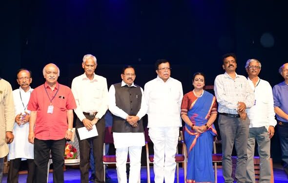 ನಟಿ, ಮಾಜಿ ಸಚಿವೆ ಉಮಾಶ್ರೀ ಅವರ ಏಕಪಾತ್ರ ಅಭಿನಯದ ‘ಶಮಿಷ್ಟೇ’ ನಾಟಕ ಪ್ರದರ್ಶನಕ್ಕೆ ಚಾಲನೆ