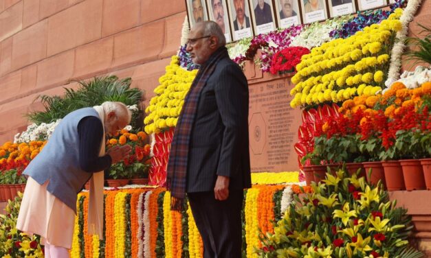 2001ರ ಸಂಸತ್ ದಾಳಿಯ ಹುತಾತ್ಮರಿಗೆ ಪ್ರಧಾನಮಂತ್ರಿ ಅವರಿಂದ ಗೌರವ ನಮನ