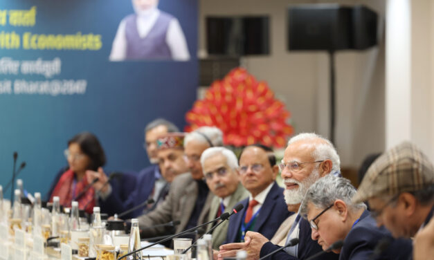 ಪ್ರಧಾನಮಂತ್ರಿ ಅವರಿಂದ  ನೀತಿ ಆಯೋಗದಲ್ಲಿ ಖ್ಯಾತ ಅರ್ಥಶಾಸ್ತ್ರಜ್ಞರ ಭೇಟಿ