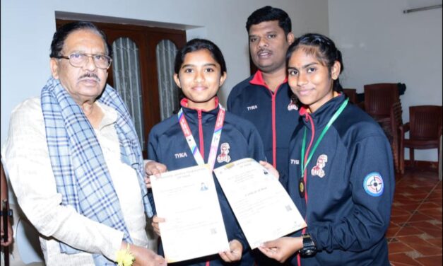 ತುಮಕೂರಿನ ವಿದ್ಯಾರ್ಥಿನಿಯರಾದ ಅದಿತಿ .ಜಿ ಮತ್ತು ಪ್ರೋಕ್ಷ ಅವರನ್ನು ಅಭಿನಂದಿಸಿದ -‌ ಗೃಹ ಸಚಿವ ಜಿ.ಪರಮೇಶ್ವರ್
