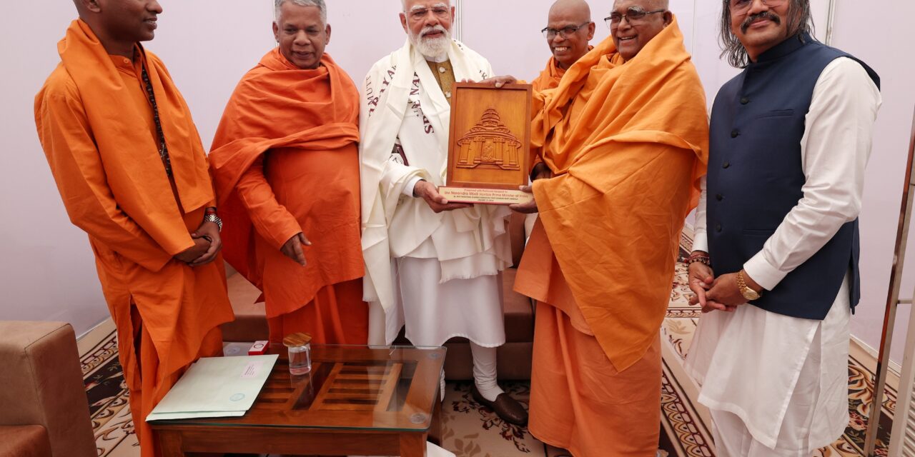 ಪ್ರಧಾನಮಂತ್ರಿ ಶ್ರೀ ನಾರಾಯಣ ಧರ್ಮ ಸಂಘಂ ಟ್ರಸ್ಟ್‌ನ ಸ್ವಾಮೀಜಿಗಳನ್ನು ಭೇಟಿ