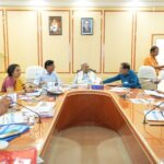 ಕಾರ್ಮಿಕ ಹಾಗೂ ಒಳಾಡಳಿತ ಇಲಾಖೆಯ ಸಚಿವರು ಹಾಗೂ ಅಧಿಕಾರಿಗಳ ಜೊತೆ ಮುಖ್ಯಮಂತ್ರಿಗಳಾದ ಸಿದ್ದರಾಮಯ್ಯ ಅವರು  ಬಜೆಟ್‌ ಪೂರ್ವಭಾವಿ ಸಭೆ