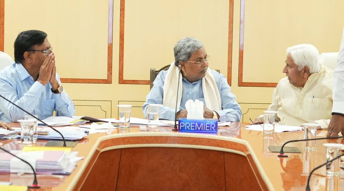 2026-27ನೇ ಸಾಲಿನ‌ ಆಯವ್ಯಯದ ಪೂರ್ವಭಾವಿ ಸಭೆಯ ಭಾಗವಾಗಿ ಇಂದು ಕಾನೂನು ಹಾಗೂ ಪ್ರವಾಸೋದ್ಯಮ ಇಲಾಖೆಯ ಸಚಿವರು ಹಾಗೂ ಅಧಿಕಾರಿಗಳ ಜೊತೆ ಸಭೆಕಾರಿಗಳ ಜೊತೆ ಸಭೆ