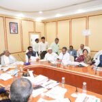 ವಸತಿ ಇಲಾಖೆ, ನಗರಾಭಿವೃದ್ಧಿ ಇಲಾಖೆ ಹಾಗೂ ಬೆಂಗಳೂರು ನಗರಾಭಿವೃದ್ಧಿ ಇಲಾಖೆಗಳ ಸಚಿವರು ಮತ್ತು ಅಧಿಕಾರಿಗಳ ಜೊತೆ  ಸಿ.ಎಂ.ಸಭೆ