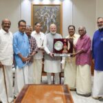 ಕೇರಳಂ ಎಂದು ಮರುನಾಮಕರಣ ಮಾಡಿದ್ದಕ್ಕೆ ಕೃತಜ್ಞತೆ ಸಲ್ಲಿಸಲು ಪ್ರಧಾನಮಂತ್ರಿ ಅವರನ್ನು ಭೇಟಿ ಮಾಡಿದ ಖ್ಯಾತ ಮಲಯಾಳಿ ಸಾಹಿತಿಗಳು