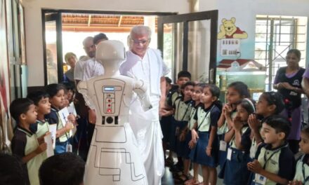 ಉಜಿರೆ: ಎಸ್‌.ಡಿ.ಎಂ. ಶಾಲಾ ವಿದ್ಯಾರ್ಥಿಗಳಿಗಾಗಿ ರೊಬೋಟ್ “ಶ್ರುತಿ” ಜೊತೆಗೆ ವಿಶೇಷ ಸಂವಹನ ಕಾರ್ಯಕ್ರಮ