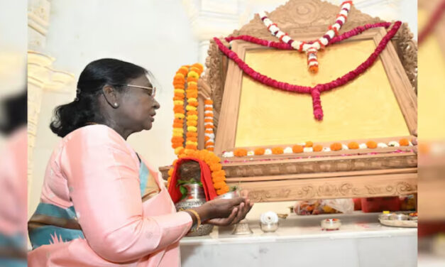 ಅಯೋಧ್ಯೆ ರಾಮಮಂದಿರಕ್ಕೆ ದ್ರೌಪದಿ ಮುರ್ಮು ಭೇಟಿ – 150 ಕೆಜಿ ತೂಕದ ಚಿನ್ನ ಲೇಪಿತ ಲೋಹದ ತಟ್ಟೆ ಪ್ರತಿಷ್ಠಾಪನೆ