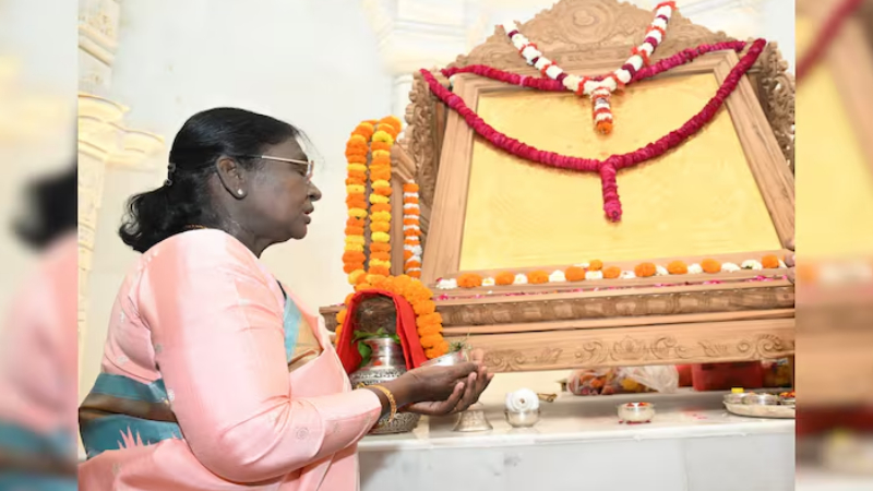 ಅಯೋಧ್ಯೆ ರಾಮಮಂದಿರಕ್ಕೆ ದ್ರೌಪದಿ ಮುರ್ಮು ಭೇಟಿ – 150 ಕೆಜಿ ತೂಕದ ಚಿನ್ನ ಲೇಪಿತ ಲೋಹದ ತಟ್ಟೆ ಪ್ರತಿಷ್ಠಾಪನೆ