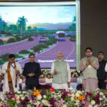 ಪ್ರಧಾನಮಂತ್ರಿ ಶ್ರೀ ನರೇಂದ್ರ ಮೋದಿ ಅವರು ಪಶ್ಚಿಮ ಬಂಗಾಳದ ಕೋಲ್ಕತ್ತಾದಲ್ಲಿ 18,700 ಕೋಟಿ ರೂ.ಗಳ ವಿವಿಧ ಅಭಿವೃದ್ಧಿ ಕಾಮಗಾರಿಗಳಿಗೆ ಶಂಕುಸ್ಥಾಪನೆ ಹಾಗು ಉದ್ಘಾಟನೆ