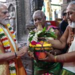 ಪ್ರಧಾನಮಂತ್ರಿ ಶ್ರೀ ನರೇಂದ್ರ ಮೋದಿ ಅವರು ಮಧುರೈನ ತಿರುಪ್ಪರಂಕುಂಡ್ರಂನ ಅರುಳ್ಮಿಗು ಸುಬ್ರಮಣ್ಯ ಸ್ವಾಮಿ ದೇವಸ್ಥಾನದಲ್ಲಿ ಪ್ರಾರ್ಥನೆ ಸಲ್ಲಿಸಿದರು