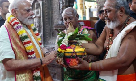 ಪ್ರಧಾನಮಂತ್ರಿ ಶ್ರೀ ನರೇಂದ್ರ ಮೋದಿ ಅವರು ಮಧುರೈನ ತಿರುಪ್ಪರಂಕುಂಡ್ರಂನ ಅರುಳ್ಮಿಗು ಸುಬ್ರಮಣ್ಯ ಸ್ವಾಮಿ ದೇವಸ್ಥಾನದಲ್ಲಿ ಪ್ರಾರ್ಥನೆ ಸಲ್ಲಿಸಿದರು