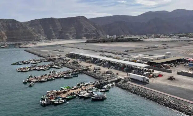 ಹಾರ್ಮುಜ್ ಜಲಸಂಧಿ ಬುಡಕ್ಕೆ ಬಾಂಬ್ ಇಟ್ಟ ಅಮೆರಿಕ – 5,000 ಪೌಂಡ್ ಬಂಕರ್ ಬಸ್ಟರ್ ಬಾಂಬ್ ಸುರಿಮಳೆ