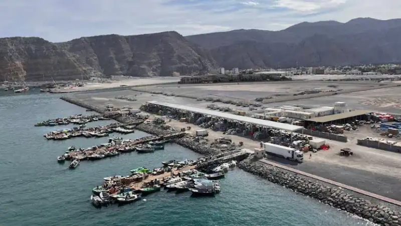 ಹಾರ್ಮುಜ್ ಜಲಸಂಧಿ ಬುಡಕ್ಕೆ ಬಾಂಬ್ ಇಟ್ಟ ಅಮೆರಿಕ – 5,000 ಪೌಂಡ್ ಬಂಕರ್ ಬಸ್ಟರ್ ಬಾಂಬ್ ಸುರಿಮಳೆ