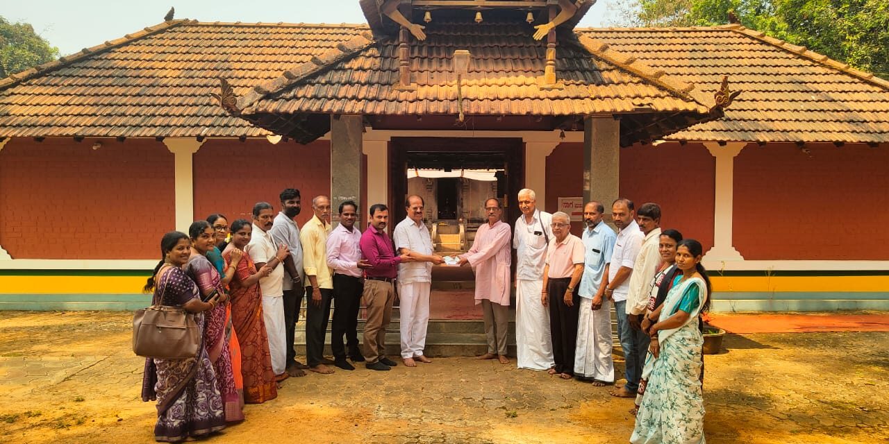 ಶ್ರೀ ಉಮಾ ಶಿವಾ ಕ್ಷೇತ್ರ ಗೇರುಕಟ್ಟೆ ಕಲ್ಲಡ್ಕ ಜೀರ್ಣೋದ್ಧಾರಕ್ಕೆ ಶ್ರೀ ಕ್ಷೇತ್ರ ಧರ್ಮಸ್ಥಳದಿಂದ ಮಂಜುರಾದ  ಅನುದಾನದ  ಡಿಡಿ ಹಸ್ತಾಂತರ