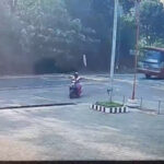 ಚಲಿಸುತ್ತಿದ್ದ ಬಸ್‌ನಿಂದ ಏಕಾಏಕಿ ಡೋರ್ ಓಪನ್ – ಕೆಳಗೆ ಬಿದ್ದ ವಿದ್ಯಾರ್ಥಿನಿಯರು