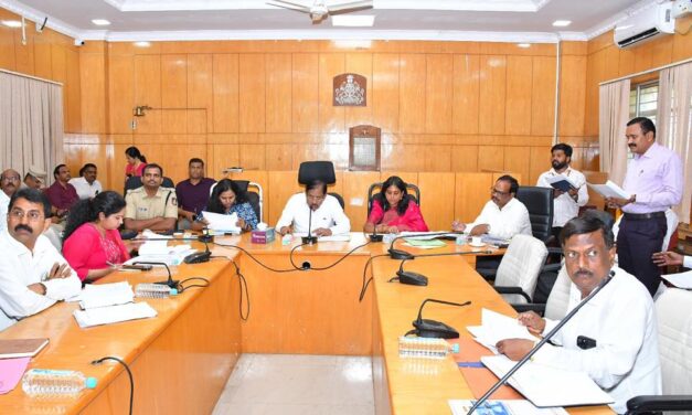 ತುಮಕೂರು ಜಿಲ್ಲಾಧಿಕಾರಿಗಳ ಕಾರ್ಯಾಲಯದಲ್ಲಿ  ಪ್ರಗತಿ ಪರಿಶೀಲನಾ ಸಭೆ
