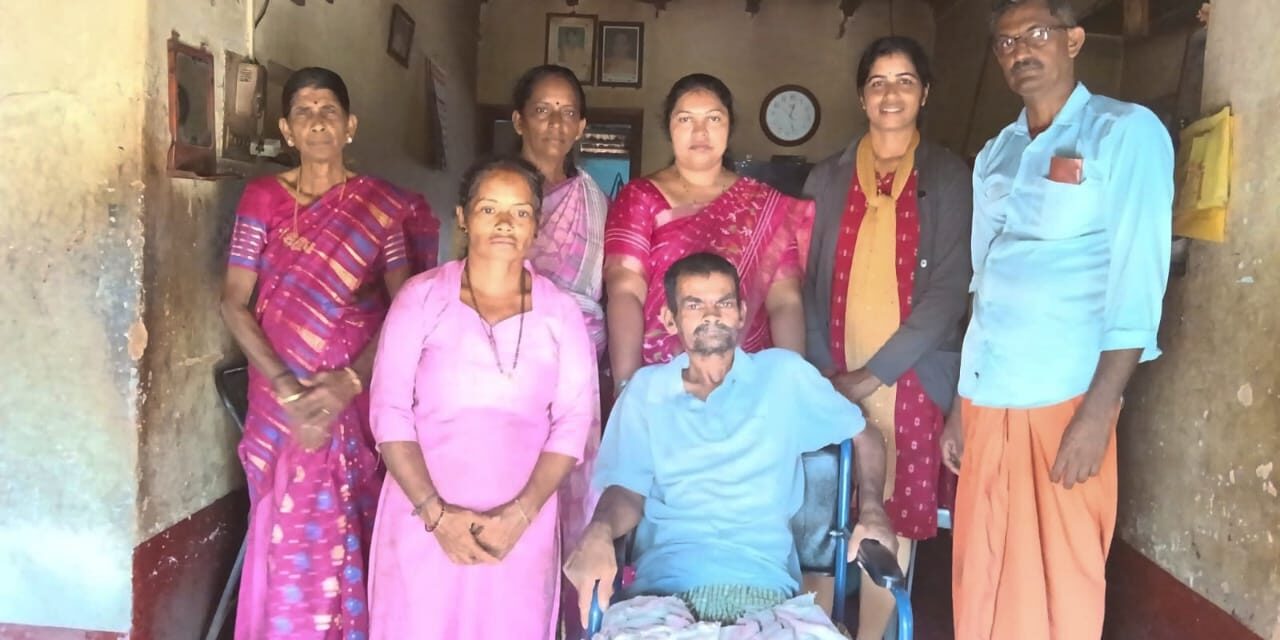 ಶ್ರೀ ಕ್ಷೇತ್ರ ಧರ್ಮಸ್ಥಳ ಗ್ರಾಮಾಭಿವೃದ್ಧಿ ಯೋಜನೆಯಿಂದ ಉಚಿತವಾಗಿ ವೀಲ್ ಚೇರ್ ಹಸ್ತಾಂತರ