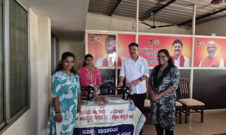 ದೇವರಾಜು ಅರಸು ಹಿಂದುಳಿದ ವರ್ಗ ಅಭಿವೃದ್ಧಿ ನಿಗಮದ ವತಿಯಿಂದ ಲಾನುಭವಿಗಳಿಗೆ ಹೊಲಿಗೆ ಯಂತ್ರ ವಿತರಣೆ