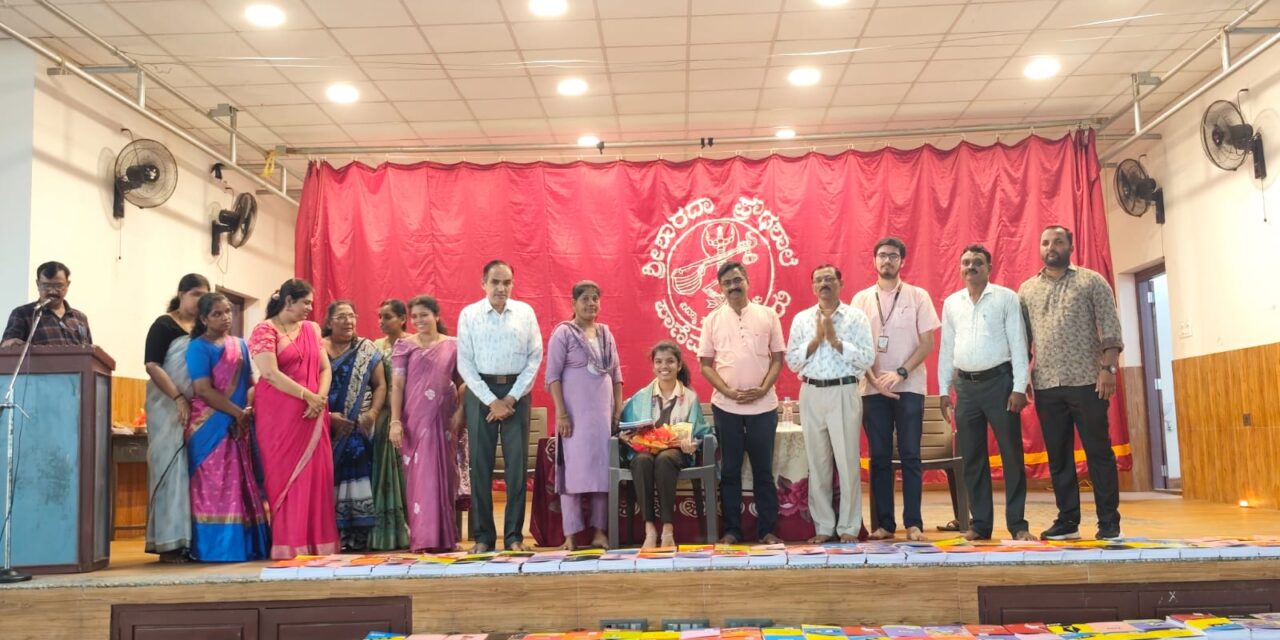 ಶ್ರೀ ಶಾರದಾ ಪ್ರೌಢಶಾಲೆ ಪಾಣೆಮಂಗಳೂರು  ಉಚಿತ ಬರವಣಿಗೆ ಪುಸ್ತಕ ವಿತರಣಾ ಕಾರ್ಯಕ್ರಮ