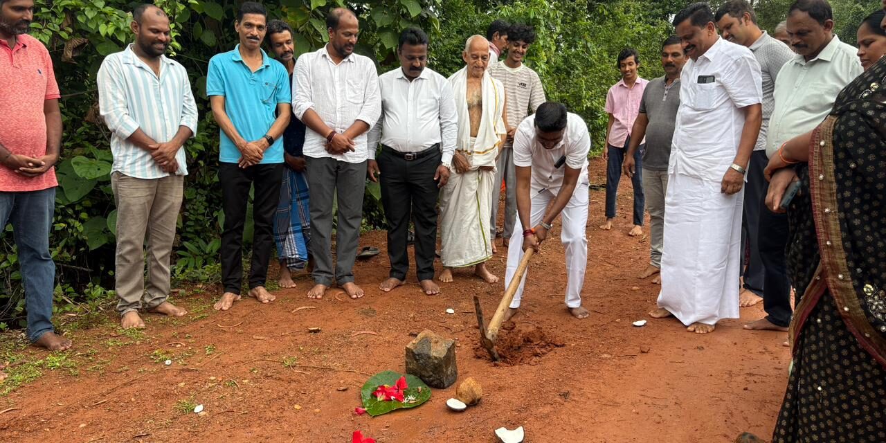 ಕಡೇಶಿವಾಲಯ ದಾದುಕೋಡಿ ಸಂಪೋಳಿ ರಸ್ತೆ ಕಾಂಕ್ರೆಟಿಕರಣಕ್ಕೆ ಗುದ್ದಲಿ ಪೂಜೆ