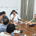 PM-RAHAT ಯೋಜನೆಯಡಿ ಅಪಘಾತಕ್ಕೊಳಗಾದವರನ್ನು ದಾಖಲಿಸಿಕೊಳ್ಳಲು ಮತ್ತು ಚಿಕಿತ್ಸೆ ನೀಡಲು ನಿರಾಕರಿಸುವ ಆಸ್ಪತ್ರೆಗಳ ವಿರುದ್ಧ ಕ್ರಮ ಕೈಗೊಳ್ಳುವಂತೆ ಕ್ಯಾಪ್ಟನ್ ಚೌಟ ಸೂಚನೆ.